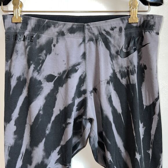 NIKE  Leg-A-See FORCE IS FEMALE Black and Grey Tie Dye Leggings-L - Picture 3 of 11